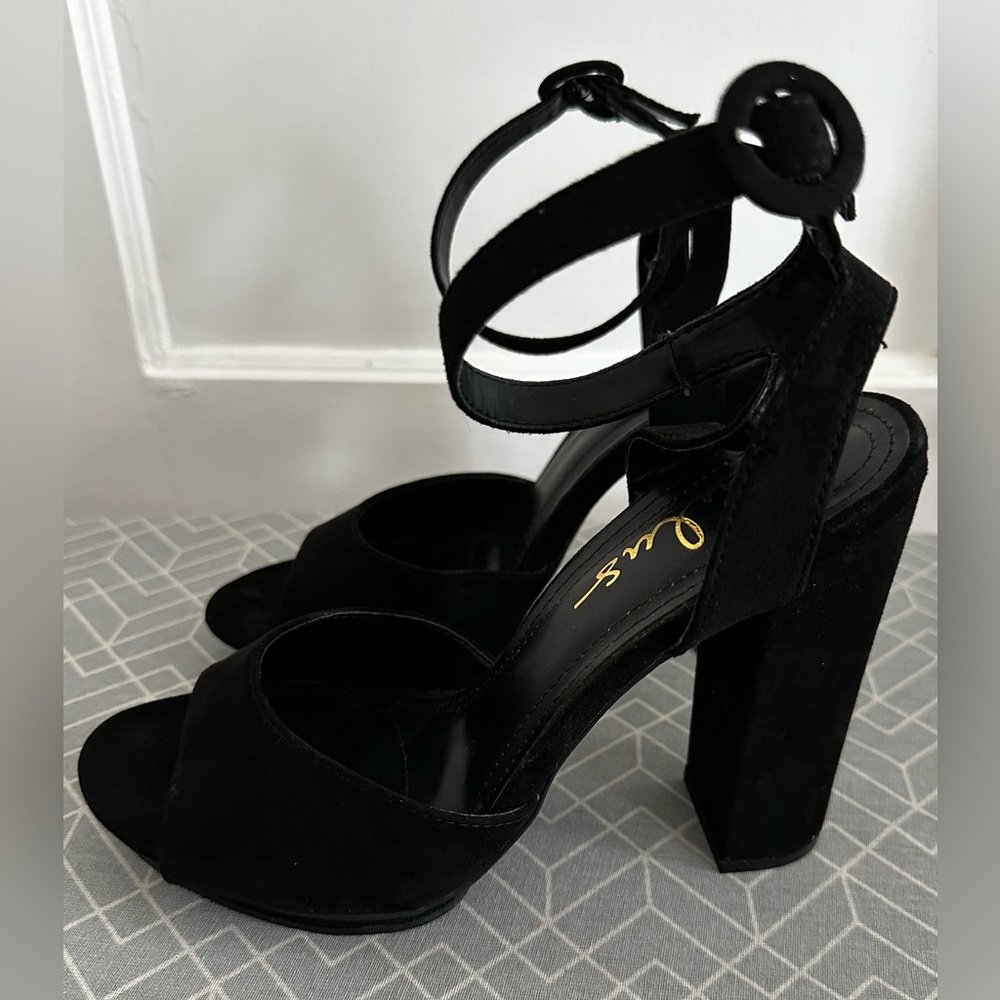 Lulu’s Black Heels - Picture 2 of 7